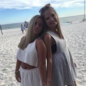 Meet your Posher, Caroline